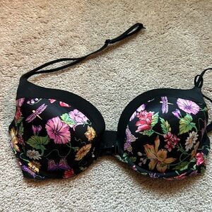 Victoria’s Secret very sexy push-up. Floral pattern size 34D convertible straps.